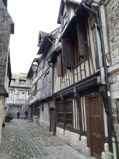 La Fleur D Honfleur Avec Son Parking Leilighet Eksteriør bilde