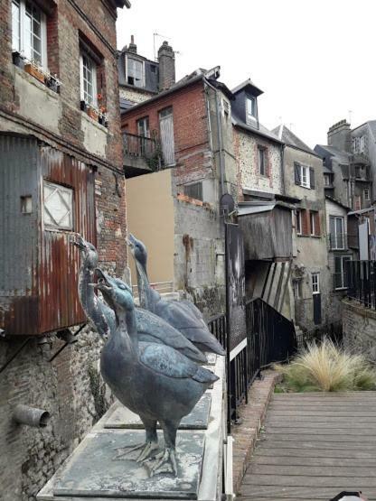 La Fleur D Honfleur Avec Son Parking Leilighet Eksteriør bilde