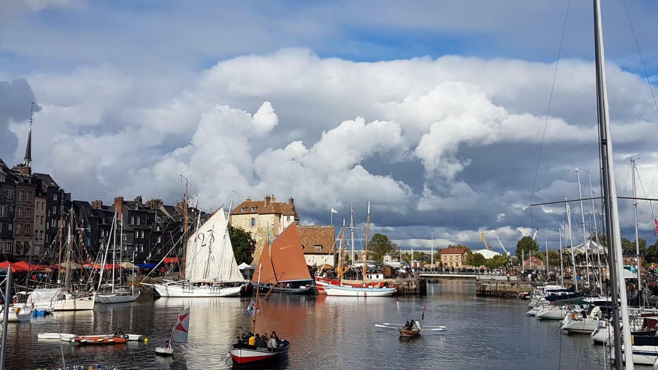 La Fleur D Honfleur Avec Son Parking Leilighet Eksteriør bilde
